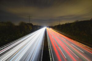 Geneza powstania firm transportowych. Usługi transportowe, przewóz osób Warszawa